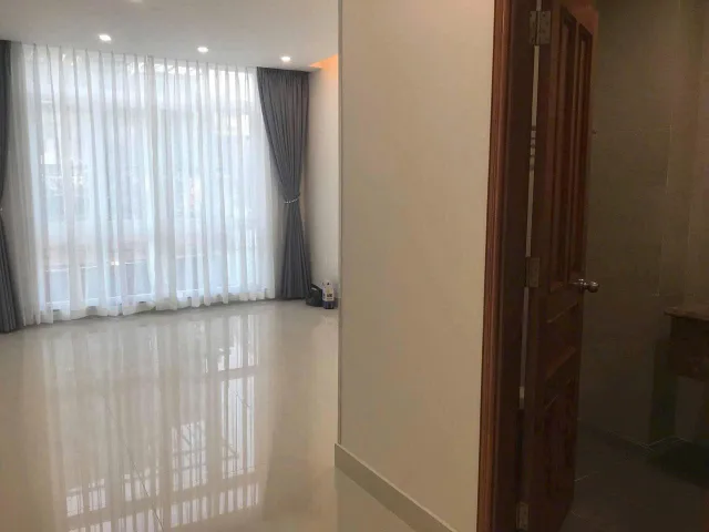 BDS HVL LVCC: CHO THUÊ NHÀ LẼ ĐIỆN BIÊN PHỦ BÌNH THẠNH

 Thuận tiện đi lại không lo ngập nước
- Nhà 1 trệt 3 lầu, có giếng trời thông thoáng
- 3 pn, 3 toilet, 1 phòng bếp
- Hướng Tây Nam
- Nhà thuận tiện cho thuê để ở, kinh doanh, spa, văn phòng.
-