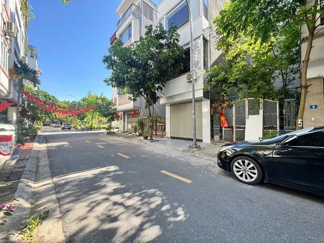 Cần bán đất TĐC Giang Biên Việt Hưng: 40m2, mặt tiền 4m, khổ đẹp, gần nhiều vườn hoa
