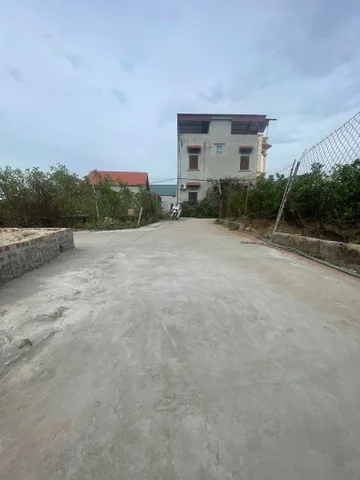 ❤️❤️❤️ CHÀO BÁN 58,8M2 ĐẤT Ở THÔN VĨNH TUY - XÃ VĂN GIANG - HƯNG YÊN 

⚡️ Mặt tiền 4,3m hậu 4,5m , chiều sâu 12,9m 

⚡️ Đường trước đất ô tô cửa , lô góc 2 mặt thoáng

⚡️ Vị trí thoáng , gần trục chính thôn , gần PVF và các dự án trọng điểm

⚡️ Ph