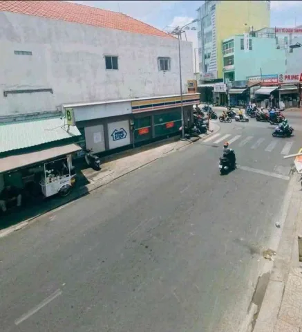 Nguyễn Xuân Khoát đắc địa thuận tiện kinh doanh. Bán kính 500m đủ trường học các cấp. 200m đến TTYT Quận Tân Phú.