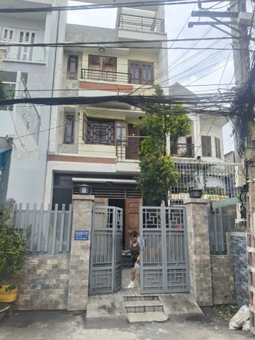 Nhà 1 trệt 2 lầu 1 sân thượng đường Quang Trung
