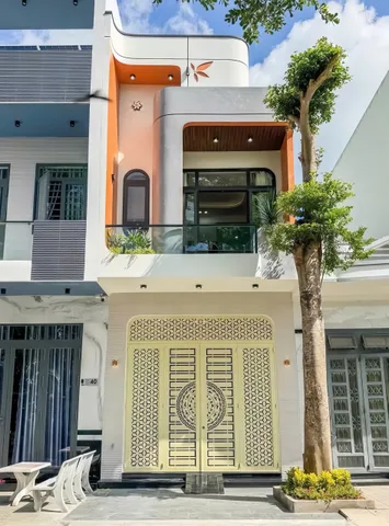 Bán nhà 1 trệt 1 lầu ngay chợ đêm Tân Uyên