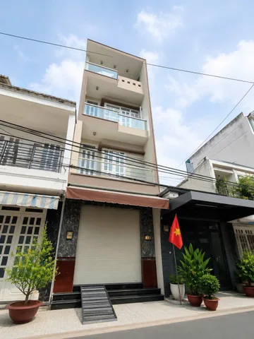 Sợ mua nhà hẻm nhỏ, xe khó vào? Nhà  mặt tiền rộng, ô tô tới cửa ngay Khu Tên Lửa.!