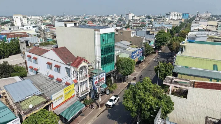 TÒA NHÀ VĂN PHÒNG MẶT TIỀN QUANG TRUNG, TP QUẢNG NGÃI