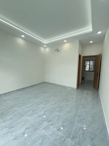 BÁN NHÀ LẠC LONG QUÂN PHƯỜNG 3 QUẬN 11 32M2 5 TẦNG 7.38 TỶ HẺM Ô TÔ THÔNG