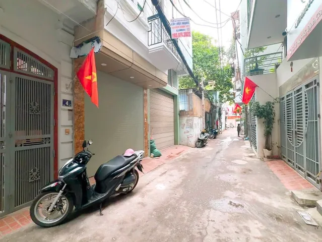 BÁN NHÀ ĐƯỜNG ĐỊNH CÔNG THƯỢNG. 45M2 - 5 TẦNG. Ô TÔ ĐỖ CỬA.