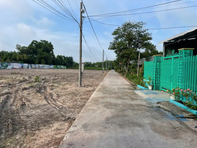 Chủ vừa gửi em lô đất cách chợ Minh Long chỉ 50m