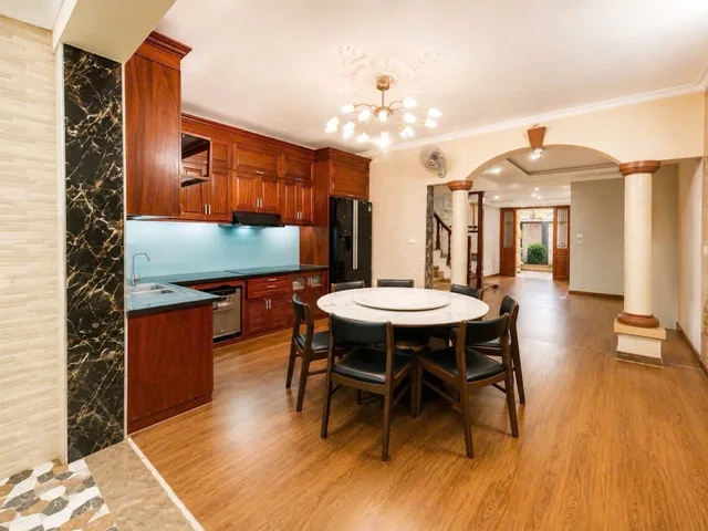 Bán nhà Kim Giang, Hoàng Mai – Giá 21.5 tỷ – DT 110m² x 4 tầng – MT 5m – Kiểu biệt thự, Ô tô lùi vào cổng, Khe thoáng bếp sáng