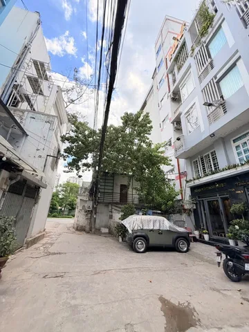 🚨 NHÀ QUẬN 10 – HẺM XE HƠI 6M – CÁCH MẶT TIỀN CHỈ 1 CĂN 🚨

🏡 VỊ TRÍ ĐẸP – NHÀ BTCT – KẾ BÊN SÂN VẬN ĐỘNG PHÚ THỌ 🏡