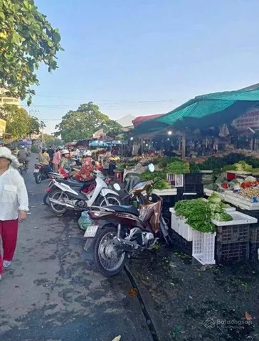 Cần tiền ra nhanh đất Chơn Thành , sổ sẵn, giá 1tỷ4/150m2 ôm trọn các khu Cn , phù hợp kinh doanh, đầu tư