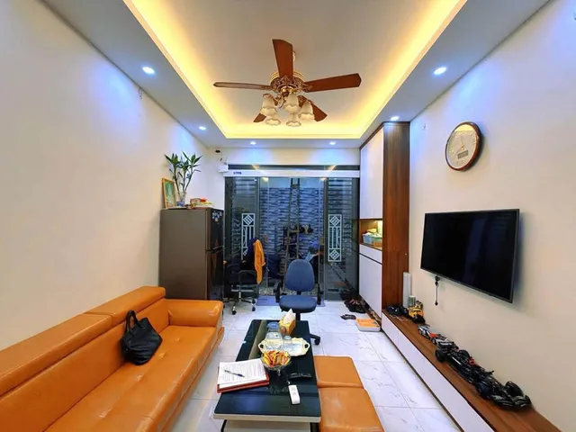 🏡 Lạc Long Quân – Nhà Đẹp 4 Tầng – Gần Ô Tô – Không Quy Hoạch – Chỉ 8.45 Tỷ | LH 0982 318 676 (Nga)