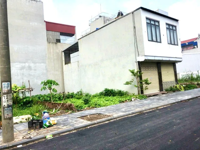 Trục trính vỉa hè kinh doanh Kim Anh giá 2 tỷ 2