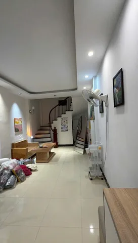 Cho Thuê Nhà Ngõ 136 Cầu Diễn 35M² 5 Tầng 3 Ngủ, Full Đồ - Ô Tô Tải 2,5T Đỗ Cửa - Giá Thuê 11tr