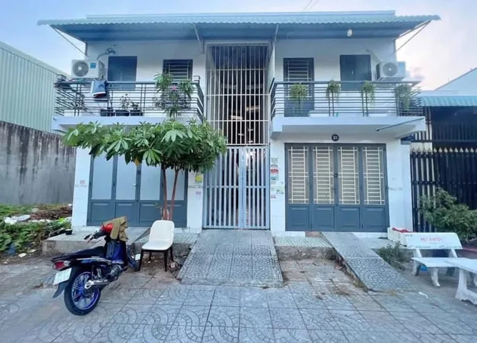 Bán dãy trọ ngay KCN Minh Hưng Hàn Quốc : giá 690 triệu/ 300m2 - Sổ hồng sẵn