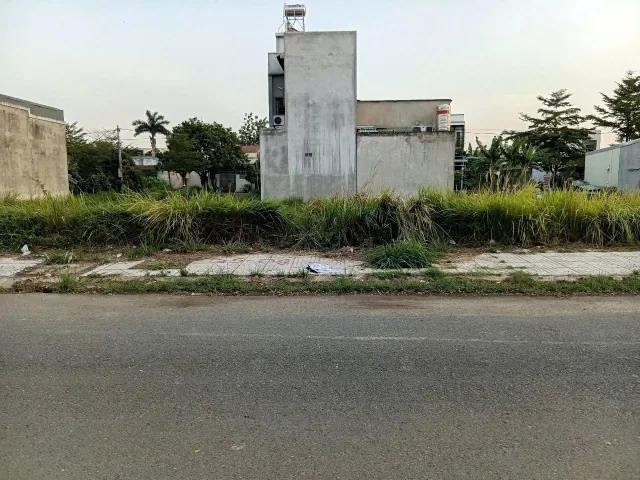 Giá: 1 tỷ 200 triệu. Đất KDC Trần Anh đường nhựa 6m thông. Cách trường Mỹ Hạnh Nam 600m