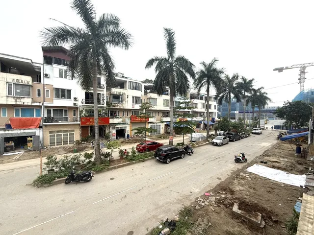 NHÀ MẶT PHỐ ĐƯỜNG ĐÔI 30m , vỉa hè đá bóng , 5 tầng 14 phòng , KDT Tân Tây đô trạm trôi , DT92m2 MT5m