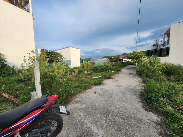 🔔BÁN LÔ ĐẤT RỘNG ĐẸP VĨNH ĐIỀM THƯỢNG- P TÂY NHA TRANG
- DT: 109,3m2 ngang 7,63m full đất ở