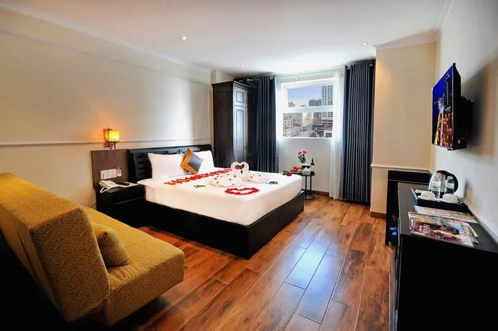 Khách sạn hẻm Trần Phú – Đối diện Quảng trường Nha Trang

📍 Vị trí đắc địa, chỉ vài bước ra biển Trần Phú và Quảng trường, khu vực tập trung đông khách du lịch quanh năm.
