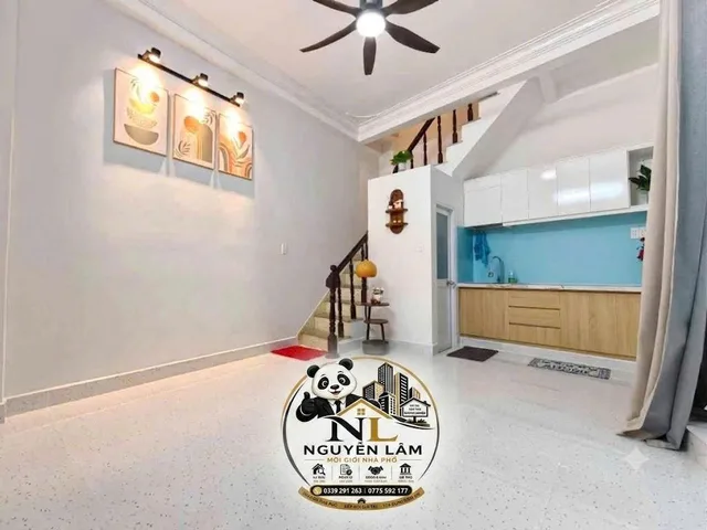 Nhà 3 tầng Lạc Long Quân còn mới – Gần đường xe hơi – Dọn vào ở ngay