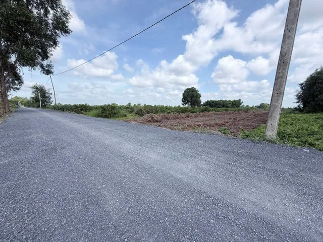Còn 1 lô DUY NHẤT 500m2 giá 530 triệu cách trung tâm hành chính  Xã Thạnh Lợi (Huyện Bến Lức Long An cũ) chỉ 2km. Khu vực được chuyển full thổ cư