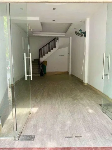 Cho thuê Nhà  Mặt Đường Lạc Long Quân - Tây Hồ 50m² 5 Tầng - Vừa Ở, Vừa Kinh Doanh - Giá Thuê 23tr