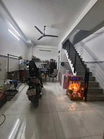 Dòng tiền 180tr/năm; ô tô đậu trước nhà; nằm ngay khu phân lô chợ Phú Thuận; cách Phú Mỹ Hưng 600m