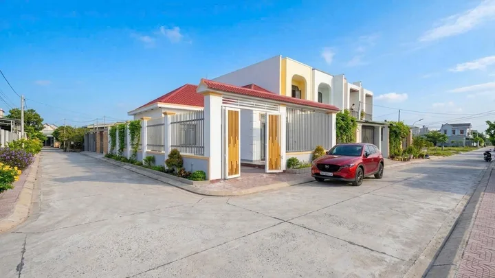 👉🏻Xuất Hiện 1 Siêu Phẩm Nhà Cấp 4 180m2 - Góc 2 Mặt Tiền