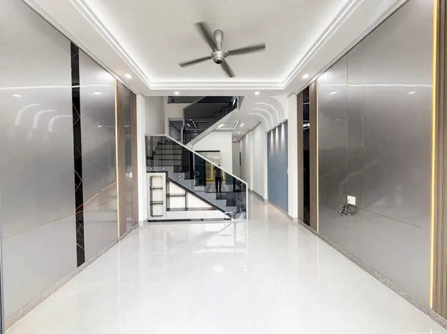 CHỈ 600 TR DỌN Ở NGAY – NHÀ GÁC LỬNG 3PN, SÂN Ô TÔ TẠI TÂN TRIỀU!