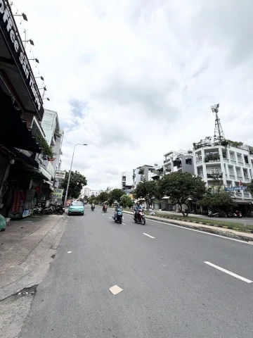 NGAY LÊ THÚC HOẠCH - KHU TOÀN BIỆT THỰ - 2 TẦNG - - XE HƠI NGỦ NHÀ -