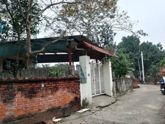 BÁN ĐẤT TẶNG NHÀ 165M SẴN NHÀ 2 TẦNG CỔ ĐÔNG