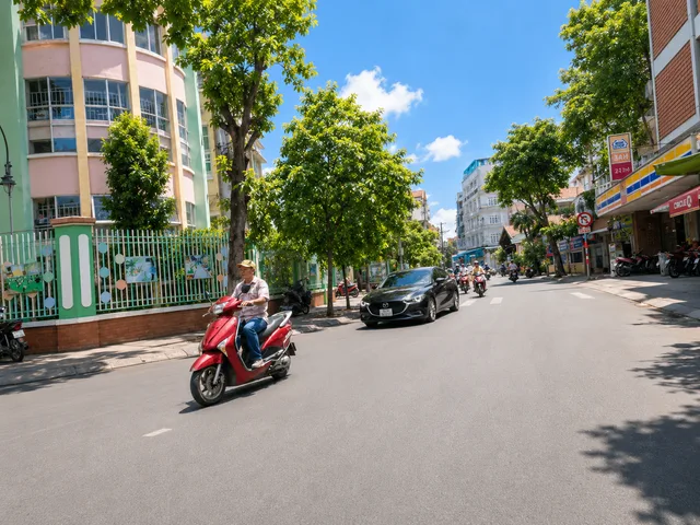 Bán nhà Mặt Tiền khu VIP Bành Văn Trân, CMT8... - DT 137m2 (4x34) x 5 tầng, 11PN