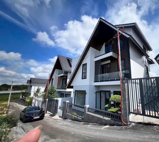 Căn villa mới xây đẹp tại Măng lin, cách trung tâm 10km khu tập trung nhiều điểm du lịch mà lại ko quá xa trung tâm yên tĩnh nghỉ dưỡng tốt