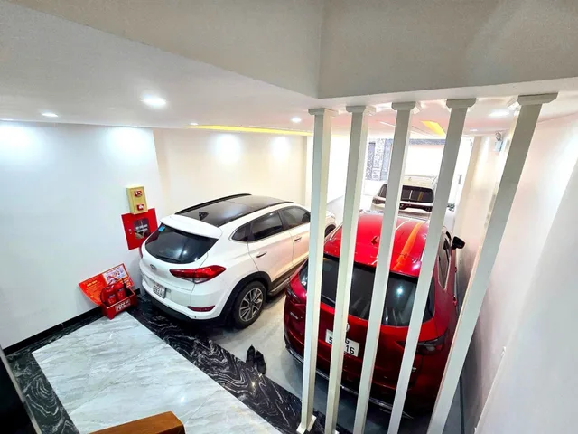 Khu VIP doanh nhân - 85m² - P/lô Quân đội 918 - Gara 3-4 ô tô - Thang máy nhập khẩu - Dòng tiền tốt