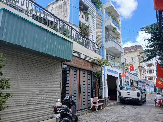 Bán nhà Quận 2 ngang 8.3m mặt tiền đường ô tô thông gần Nguyễn Duy Trinh phường Bình Trưng Đông Quận 2