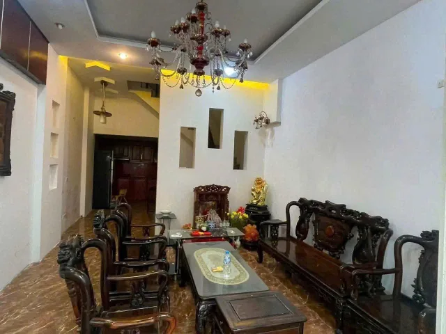 Cho thuê ngõ 255 Nguyễn Khang, Cầu Giấy 75M*3 tầng giá 15.5 triệu Ở NHÓM