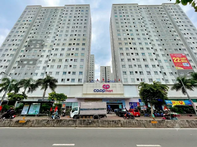 Bán nhà 2 mặt tiền hẻm ô tô, 355m2-32 tỷ, 47 phòng trọ ngay Phan Văn Hớn