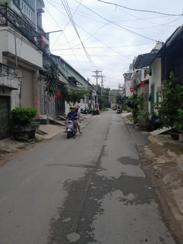 TRỤC ĐƯỜNG TỈNH LỘ10 KHU TÊN 🔥
🏠 4 TẦNG MỚI  ĐẸP HẺM XE TẢI 🚛 
DT: 64M² (4 ×14m) SỔ VUÔNG VỨC
HOÀN CÔNG  ĐỦ.