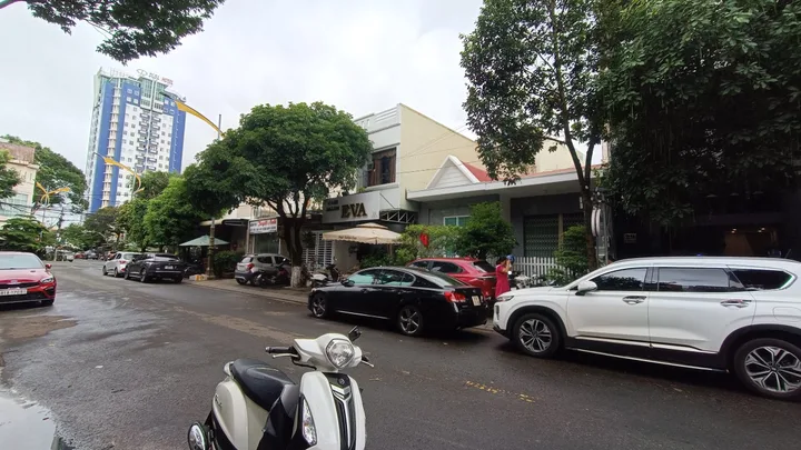 Bán Nhà riêng 168m2 có sẵn 168 m2 thổ cư giá 20 tỷ tại Mặt tiền Cù Chính Lan Phường Pleiku Gia Lai