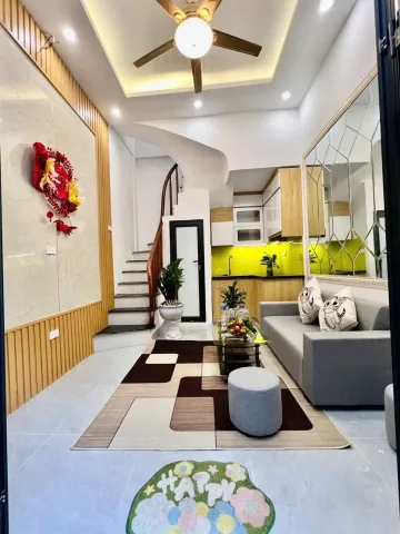 Bán nhà Thanh Nhàn, Hai Bà Trưng – Giá 5.98 tỷ – DT 23m² x 5 tầng  – Mặt ngõ thông, Kinh doanh đỉnh, Ô tô qua nhà