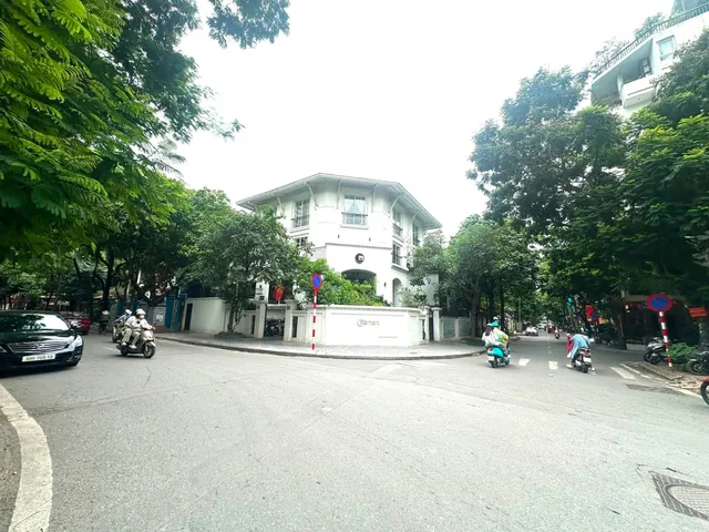 Bán BIỆT THỰ KĐT TRUNG HÒA, NHÂN CHÍNH. 310M2 - 4 TẦNG. LÔ GÓC.
