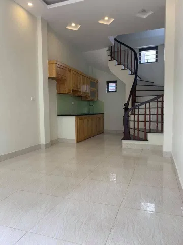 Bán nhà Cổ Linh, Long Biên 32m2, 5 tầng chỉ 7 tỷ, ngõ thông thoáng