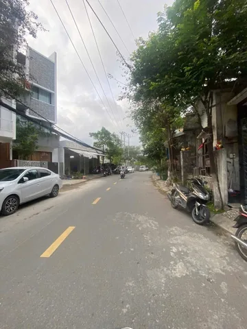 BÁN ĐẤT TẶNG NHÀ ĐƯỜNG PHÓ ĐỨC CHÍNH - NGAY VƯƠNG THỪA VŨ - SƠN TRÀ - ĐÀ NẴNG
(🌸🌸🌸RẺ NHẤT TUYẾN ĐƯỜNG VÀ KHU VỰC🌸🌸🌸)