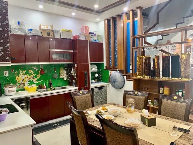 🔥SIÊU PHẨM 4 TẦNG FULL NỘI THẤT XỊN XÒ MẶT TIỀN ĐƯỜNG 10M5 HÀ HUY TẬP🔥
📍 Vị trí vàng – Ngay trung tâm quận Thanh Khê, tuyến đường kinh doanh sầm uất, kết nối thuận tiện, chỉ cách biển khoảng 200M