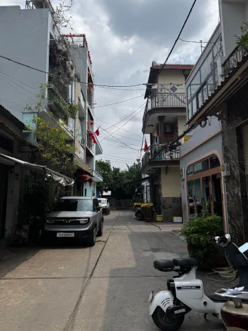 Vị trí: gần AEON, tiện di chuyển Quận Tân Phú, Quận 6,….+ Đường nhựa 6m, xe tải đỗ cửa, ô tô 7 chỗ ngủ trong nhà.