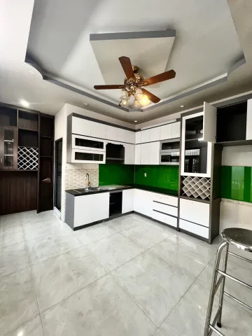 xe cộ đi lại đông đúc sầm uất, sát ngã tư Bốn Xã, Tân Phú, trường THCS Bình Trị, chợ Lê Văn Quới...