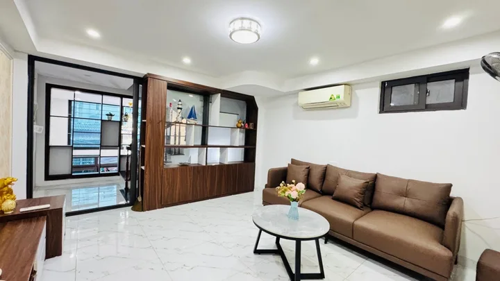 Bán nhà Bùi Xương Trạch, Thanh Xuân – Giá 9.6 tỷ – DT 42m² x 5 tầng – MT 3.8m – Chủ tự xây, Ngõ nông, Cách phố vài bước chân