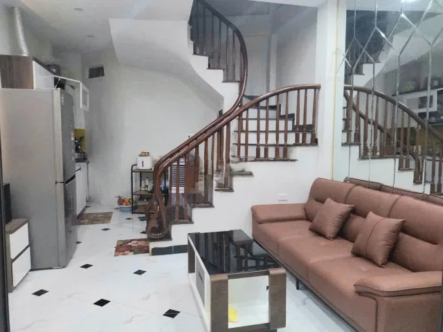 Cho thuê Nhà  Ngõ Quỳnh - Hai Bà Trưng 35M² 5 Tầng 3 Ngủ - Full Nội Thất - Giá Thuê 15tr