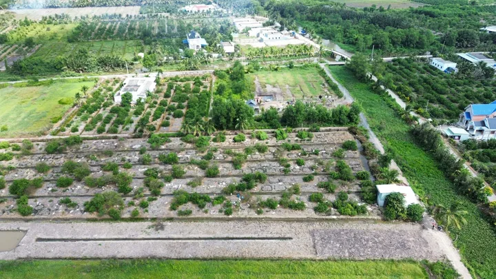 Bán Đất 1545m2 có sẵn 350 m2 thổ cư giá 2.1 tỷ tại Đường ĐT 816 Xã Bình Đức Huyện Bến Lức Long An
