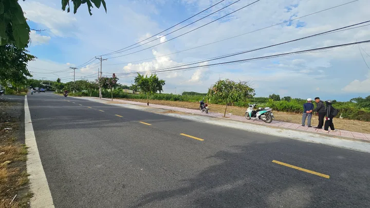 mặt tiền kinh doanh hương lộ 7