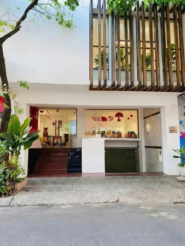 CHO THUÊ NHÀ MẶT TIỀN ĐƯỜNG HOA HỒNG, PHƯỜNG CẦU KIỆU, HỒ CHÍ MINH. DT: 250m2, GIÁ 50TR/TH